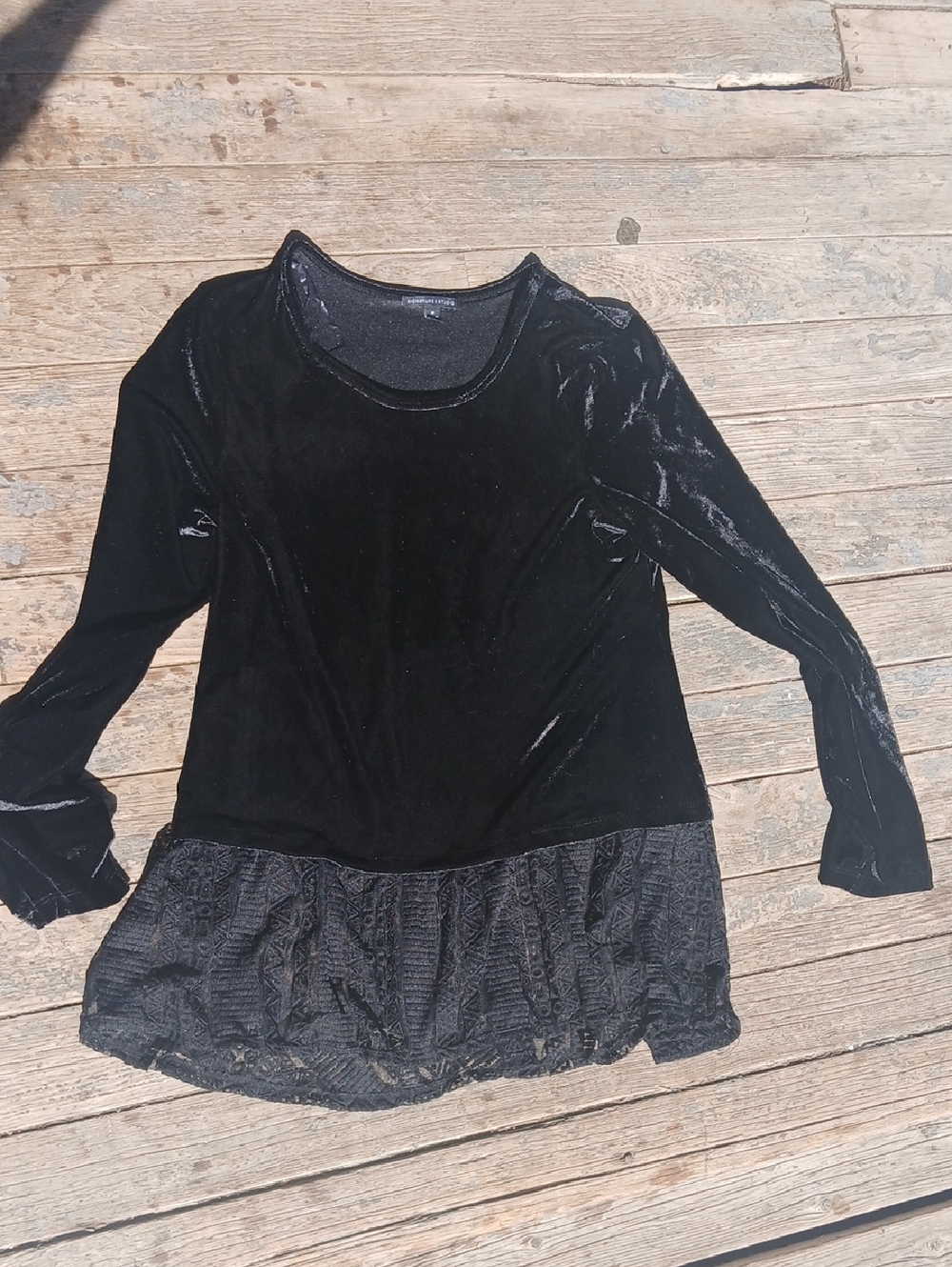 Signature Studio Elegant Black Velvet/lace Women's Top Size Medium